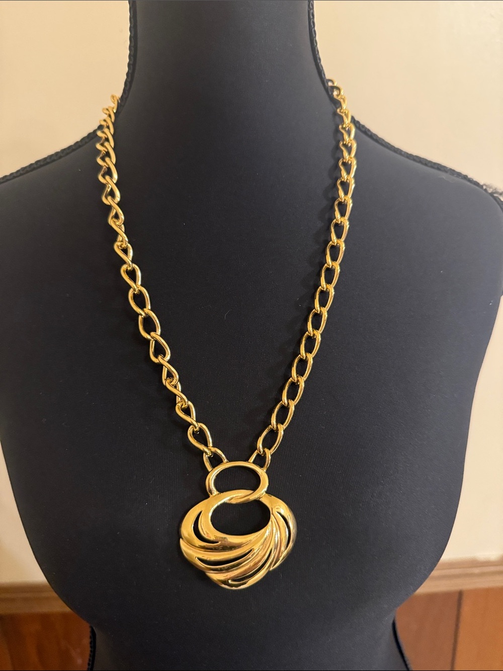 Vintage Signed Napier Gold Tone Statement Necklace Oversized Pendant 27”
